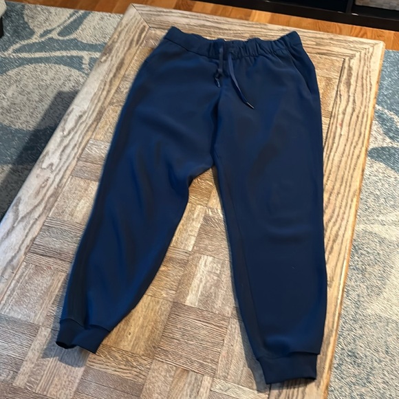 Lululemon navy blue joggers women’s size 8 like new - Picture 1 of 6